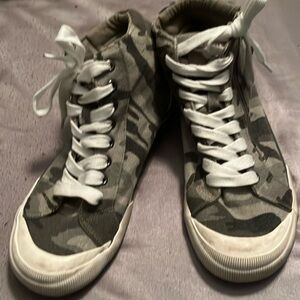 Women’s size 8.5 camouflage Rocket Dog sneakers